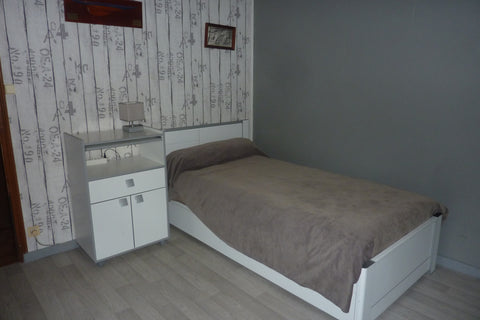 A louer chambre meublée dans une maison individuelle avec entrée indépendante.<b  Chambre meublée Private room in bed and breakfast vacation rental 10372471