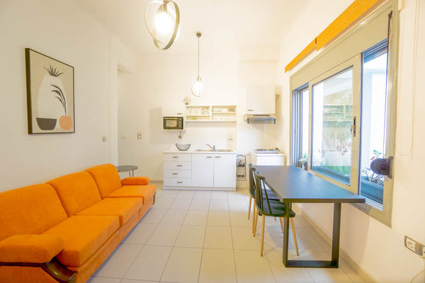 A stone's throw from the old town of Rethymno, this modern, sunny apartment, in  Greece Vibrant orange vitality 