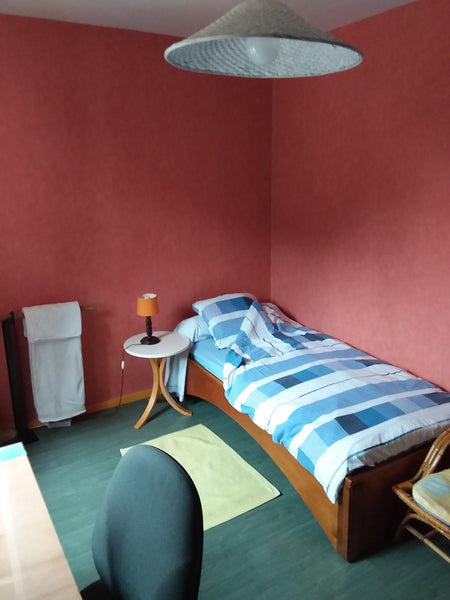 Chambre simple dans maison habitée avec jardin.<br />Petit déjeuner offert jusqu  Halte verte 1litouest Private room in home vacation rental 35648959