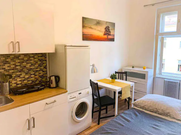 Newly renovated, sunny apartment in a very quiet street in excellent central loc  Sunlit apartment close to city center Entire rental unit vacation rental 637651617277255770