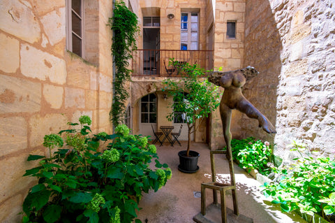 Staying in Vendanges 36 is ideal for all the curious who want to discover our pr Bordeaux, France VENDANGES 36 - Cosy studio with terrace Entire rental unit vacation rental 27456450