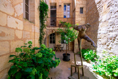 Staying in Vendanges 36 is ideal for all the curious who want to discover our pr Bordeaux, France VENDANGES 36 - Cosy studio with terrace Entire rental unit vacation rental 27456450