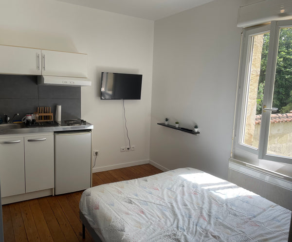 Charmant studio spacieux avec son superbe parquet d’époque, proche de toutes com Bordeaux, France Lovely studio 600 m Arkéa Arena 🍇🍷 Entire rental unit vacation rental 632454806628740461