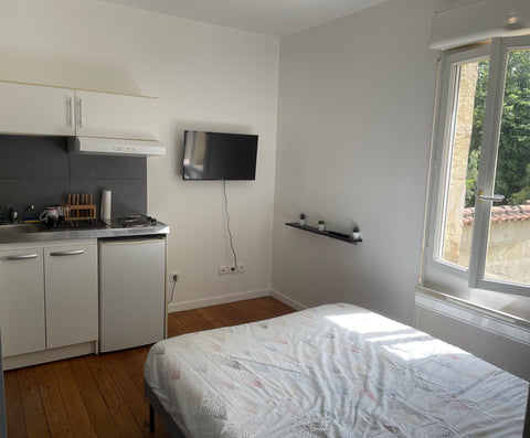 Charmant studio spacieux avec son superbe parquet d’époque, proche de toutes com Bordeaux, France Lovely studio 600 m Arkéa Arena 🍇🍷 Entire rental unit vacation rental 632454806628740461