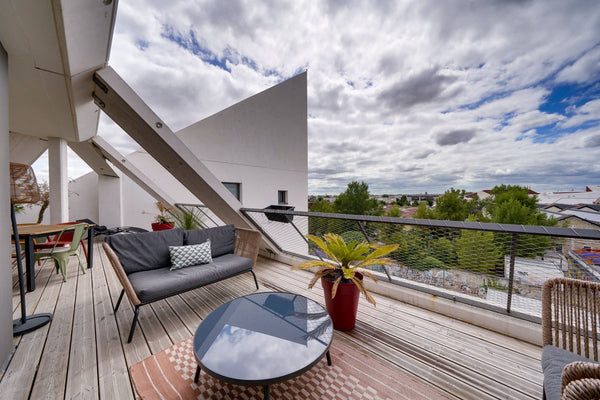 Spend an incredible stay in this spacious and beautiful 105 m² duplex apartment  Rennes, France LE PLEIN CIEL - 3 chambres et grande terrasse en bail mobilité Entire rental unit vacation rental 704902276027420222