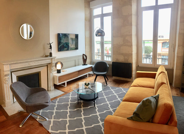 Five minutes from downtown Bordeaux by tram, your accommodation is located close Saint-Émilion, France Sunny flat with river views, terrace, a/c, parking Entire condo vacation rental 17120056