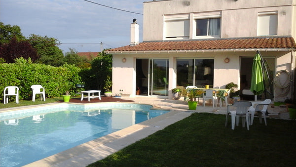 Maison claire et conviviale .<br />115 m2<br />4 chambres  dont deux avec une sa Pessac, France Maison avec Piscine à Pessac près de Bordeaux Entire home vacation rental 10103077