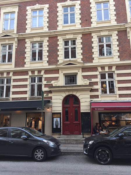 This is a apartment in the middle of Copenhagen. <br /><br />It takes 10min to w Copenhagen, Denmark Nice and cozy apartment in a French street. Entire condo vacation rental 21375924