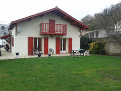 chambre   chez  l habitant  accessible  par  bus  numero  10   ou arret  tramA    chambre  basque  avec   balcon Private room in home vacation rental 26465290