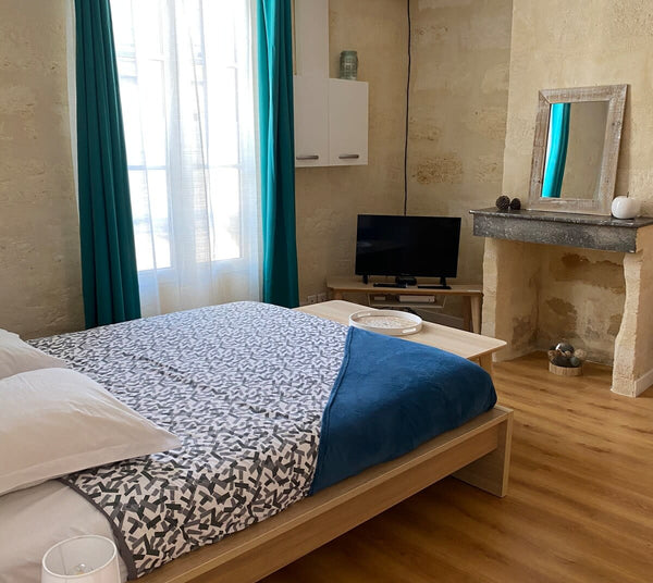 Bright studio for 2 people, located in the Chartrons district in Bordeaux, close  Furnished Studio in A Quiet Authentic Area Near Entire rental unit vacation rental 569982570938335745