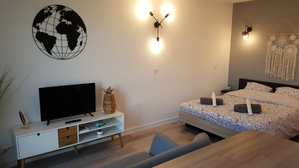 Nice studio of 25 m2 decorated with care, located in the hyper-center (Mériadeck Lausanne, Switzerland Le Bordelais - Flat in Hyper-center - with parking Entire rental unit vacation rental 45543669