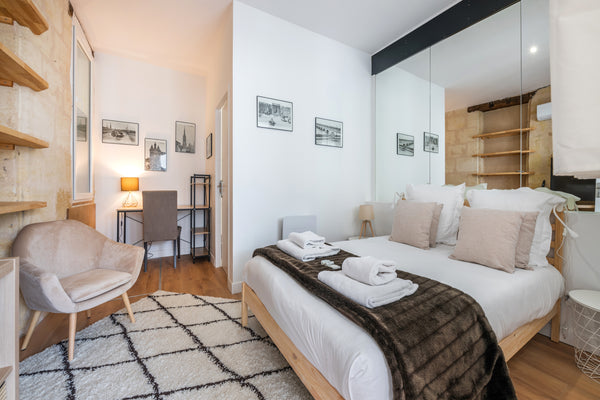 Notre immeuble, entièrement rénové, vous propose plusieurs logements, du studio  Arcachon, France Le Bordeaux -Bel appartement proche Gare St Jean Entire rental unit vacation rental 48973070