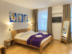 Die Wohnung liegt im ersten Stock des Biedermeierhauses und hat alles, was man f Vienna, Austria Nr 5 Apartment im Biedermeierhaus Entire rental unit vacation rental 15432540