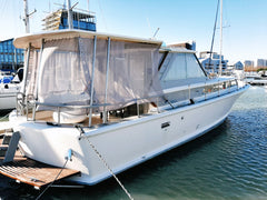 Situé aux bassins à flot face à la base sous marine , lieu hors du temps et  emb Bordeaux, France Bâteau logement Bordeaux , le New York Boat vacation rental 48064106