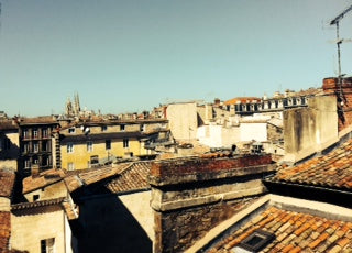 Appt typique bordelais avec 2 grands espaces, style loft : 1.cuisine-salle à man Bordeaux, France Cœur de Bordeaux - Appt de charme Entire rental unit vacation rental 5410658