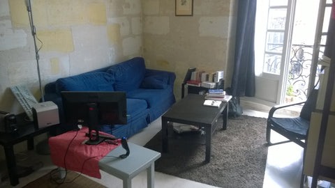 Très joli studio, vue sur la Porte Cailhau et sur les quais. Murs en pierre appa Bordeaux, France Joli studio plein centre Bordeaux Entire rental unit vacation rental 6476173