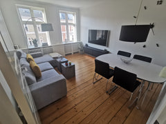 Det bliver ikke mere centralt end dette! Bo midt i byens puls, tæt på alle de go Copenhagen, Denmark Hel lejlighed i hjertet af København. Entire condo vacation rental 589570602318601597