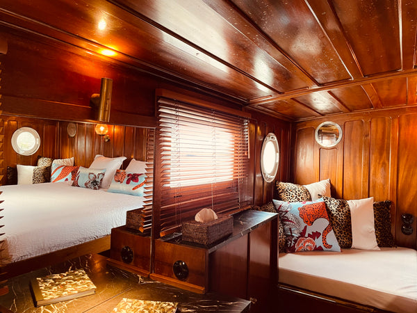 Enjoy a stay in the authentic decorated cabin of a barge, situated in the old do Ghent, Belgium Water side stay in art deco cabin Boat vacation rental 5224982