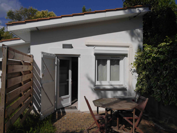 Furnished studio flat. 1 Mezzanine queen size bed, there is also another convert Villenave-d'Ornon, France Studio Villenave d'Ornon Entire rental unit vacation rental 36920257