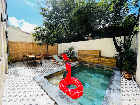 Maison bordelaise en pierre sur deux étages, avec piscine.<br />Au calme tout en Bordeaux, France Maison bordelaise Nansouty, piscine et garage Entire townhouse vacation rental 53645130