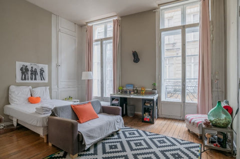 POSSIBILITÉ DE FAIRE UN GROS PRIX, CONTACTEZ MOI PAR MESSAGE (uniquement tant qu Bordeaux, France Beau studio au coeur de Bordeaux Entire rental unit vacation rental 40340921