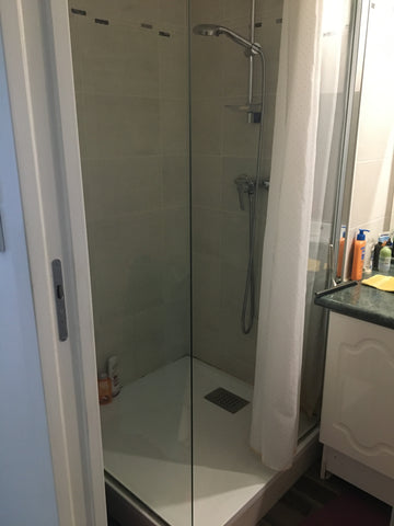 Laissez-vous séduire par cet adorable hébergement. Station du tram au pied de l' Le Bouscat, France Agréable chre d’hôte. Proche commerces et tram Private room in bed and breakfast vacation rental 664914804057424009