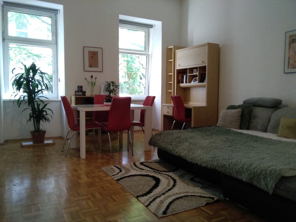 Genieße das schöne Leben in dieser ruhigen und zentral gelegenen Unterkunft mit   Schöne - Zentrumsnahe Wohnung mit Blick ins Grüne Entire rental unit vacation rental 641571037971221575