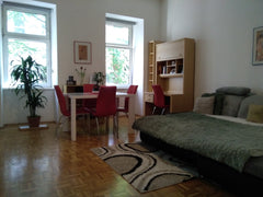 Genieße das schöne Leben in dieser ruhigen und zentral gelegenen Unterkunft mit   Schöne - Zentrumsnahe Wohnung mit Blick ins Grüne Entire rental unit vacation rental 641571037971221575