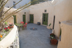 The Palm Tree Studio is located in the village of Akrotiri, right in the heart o Greece Palm Tree Cave Studio Private room in cave vacation rental 30548304