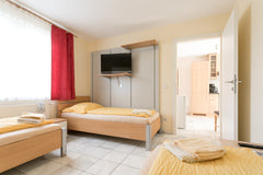Quiet apartment for six people with paid parking (reservation needed). There are Vienna, Austria Apartment L6 for up to 6 people with paid parking Entire rental unit vacation rental 22370955