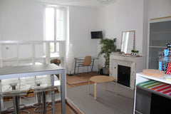 Superbe studio de 35 m² entièrement rénové et meublé dans un bel immeuble Bordel United States Joli appartement - Quartier St Genès Entire rental unit vacation rental 41423828