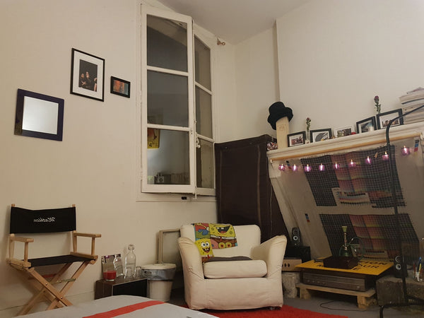 Chambre atypique dans petit appartement en colocation en plein coeur historique  Bordeaux, France Chambre atypique en plein coeur de Bordeaux Private room in rental unit vacation rental 26846412