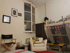 Chambre atypique dans petit appartement en colocation en plein coeur historique  Bordeaux, France Chambre atypique en plein coeur de Bordeaux Private room in rental unit vacation rental 26846412