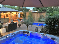 Nice house with a holiday garden, in a quiet area, close to all amenities (bus,  Bordeaux, France Bordeaux, Jacuzzi, Swimming pool, peace and chill Entire home vacation rental 26156722