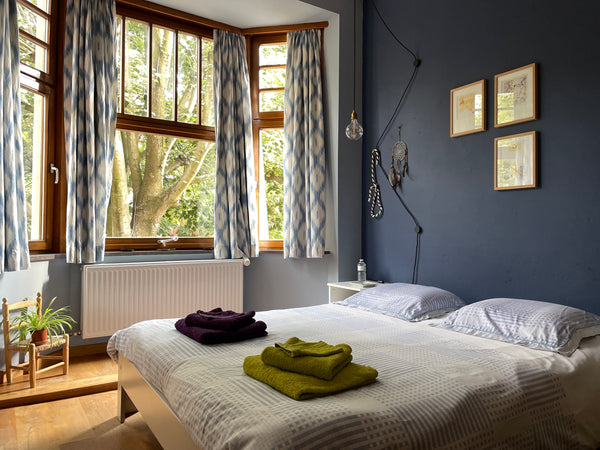 Located in a calm street, at about 2 km  from the town centre, on feet 25 minute Gent, Belgium Private floor with bedroom, bathroom and living Private room in townhouse vacation rental 1482891