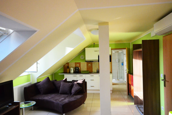 Unser Haus befindet sich in ruhiger Lage, Unterfeldweg 48, im 22 Bezirk. Das gem Vienna, Austria Studioapartment für 2 P.Air Condit. FREE PARKING Entire rental unit vacation rental 24227655