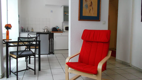 Situated  in the Centre of town with easy walking distance to everything  of int Bordeaux, France Sunny Apartment Centre/AC Entire rental unit vacation rental 1241376