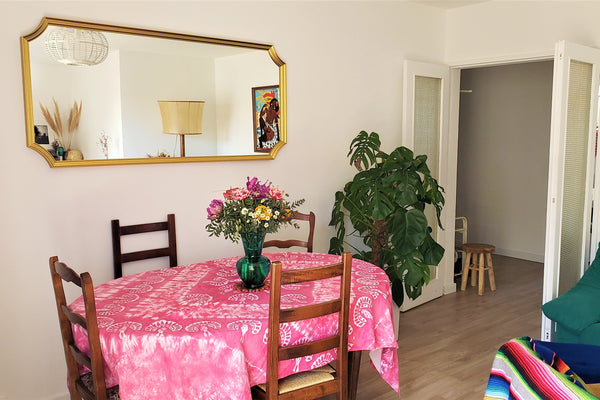 This T3 is 2min walk from the delicious Marché des Capucins and less than 15min  Bordeaux, France ¤ VOYAGE AUX CAPUCINS ¤ Entire rental unit vacation rental 557018547381409319