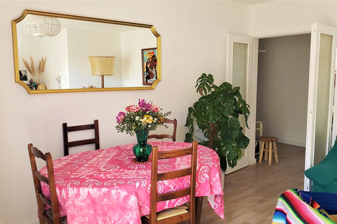 This T3 is 2min walk from the delicious Marché des Capucins and less than 15min  Bordeaux, France ¤ VOYAGE AUX CAPUCINS ¤ Entire rental unit vacation rental 557018547381409319