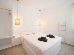 Little apartment ( for two ) in the heart of the city of Mykonos.<br /><br /><b> Greece Tiny city studio Entire condo vacation rental 45008591