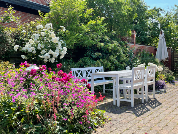 Quiet street, close to supermarkets, cafes, restaurants, playgrounds, green park Copenhagen, Denmark Best location. Family friendly w/ lovely garden Entire villa vacation rental 657806690161217488