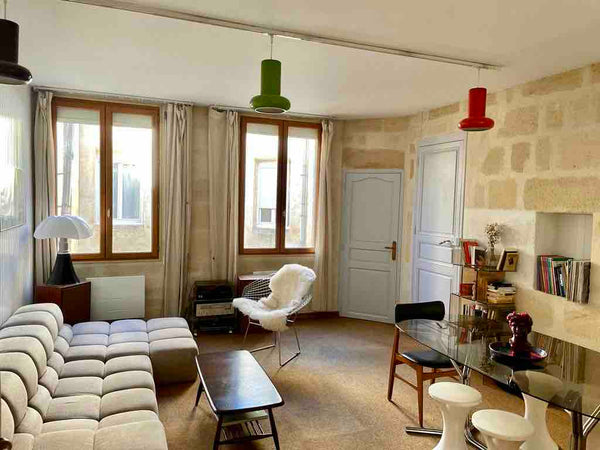 Joli apparement situé au 4ème et dernier étage d’un bel immeuble en pierre. <br  Bordeaux, France Joli T2 entre Grand Théâtre et Quais Entire rental unit vacation rental 45500712
