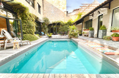 La villa se situe au sein d’une petite résidence arborée et très calme. Elle est Bordeaux, France Villa des arts Entire home vacation rental 633078816394831877