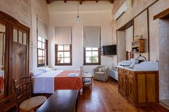 Set in Réthymno Town, this air-conditioned boutique accommodation features a ter  Anassa - Superior Suite & Terrace & Panoramic View Room in bed and breakfast vacation rental 21300441