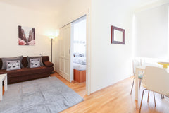 - Neu Renoviert Jänner 2015<br />- Gratis WIFI (ab 30.12.2014)<br />- sonnig und Vienna, Austria City Oasis - Lazing in the sun Entire rental unit vacation rental 4971402