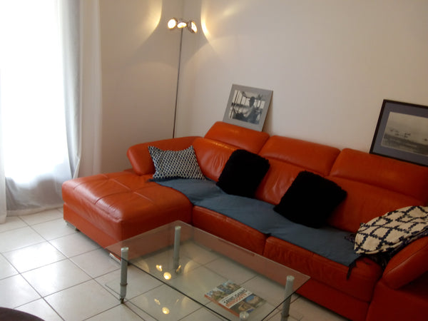 Dans une rue calme, l'appartement est idéalement situé à 10 minutes de la place  Bordeaux, France Comme chez vous à Bordeaux. Your home in Bordeaux. Entire condo vacation rental 40115673