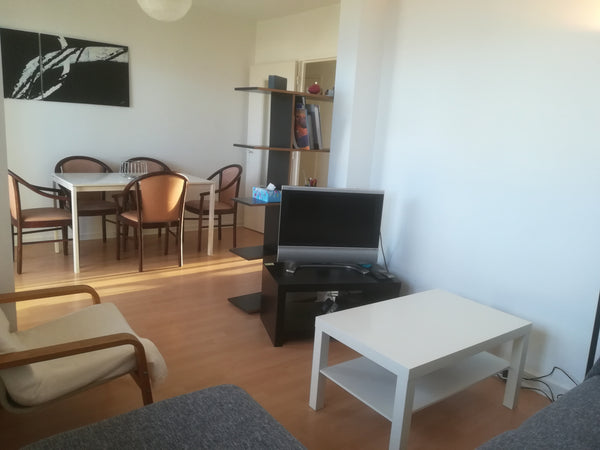 Appartement sobre, dans résidence calme, au 15e étage avec très belle vue sur Ta Talence, France Talence, Appartement entier, 4 (à 6) personnes Entire condo vacation rental 39044671