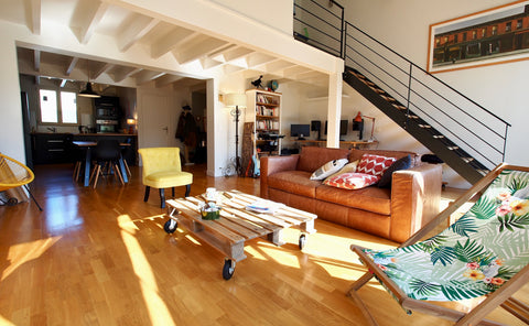 Superbly renovated loft bathed in light, with air conditioning in a quiet area i Bordeaux, France Superbly renovated loft bathed in light with air Entire rental unit vacation rental 631717299488505111