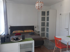 Newly renovated flat. 24sq metres and 9sq metres terrace.  New! Schöne Wohnung mit Terasse/ nahe Westbahnhof Entire condo vacation rental 52170241