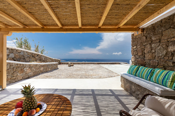 Located in a quiet area, only 5 minutes driving distance from cosmopolitan Mykon Greece Sugar Blue - Love apartment Room in serviced apartment vacation rental 26034363